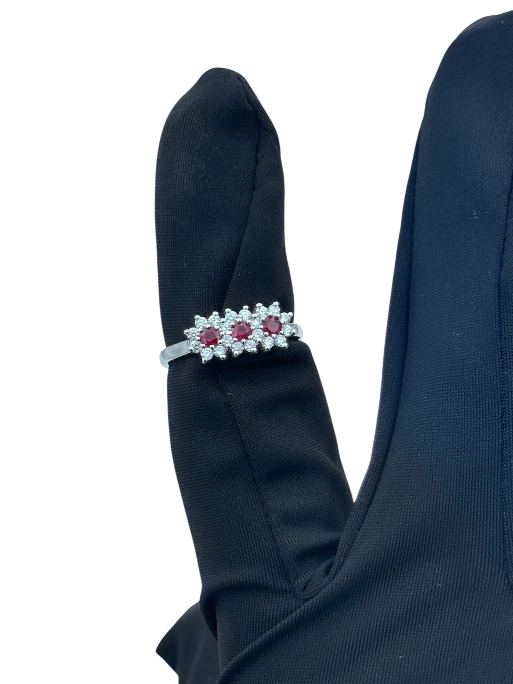 Diana - Anello Triogy in Oro Bianco 18kt, 3 Rubini e giro di diamanti - AN DIANA 30-3 RU