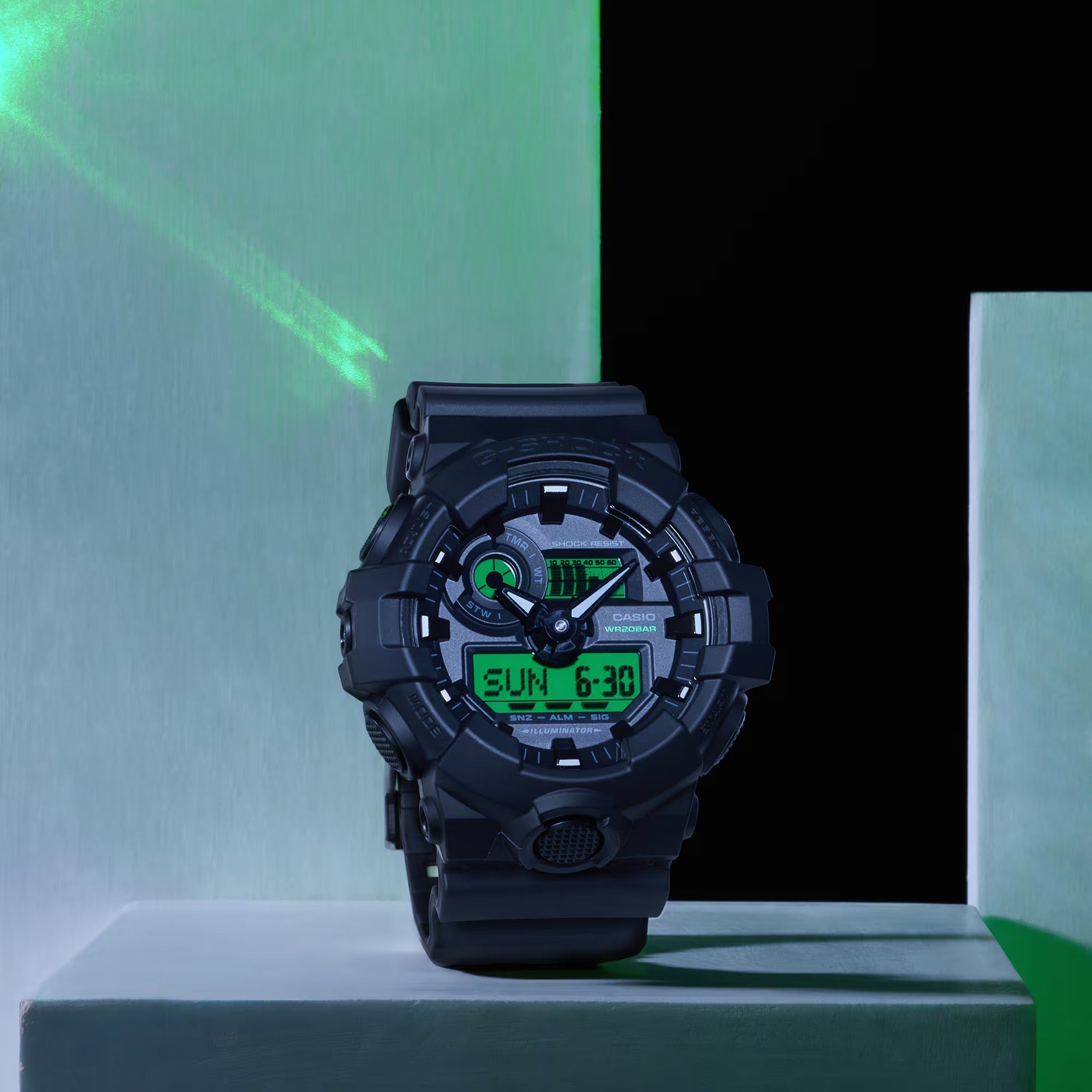 Orologio Casio G-Shock CLASSIC, quadrante nero e verde elettrico, 53MM - GA-700BEG-1AER