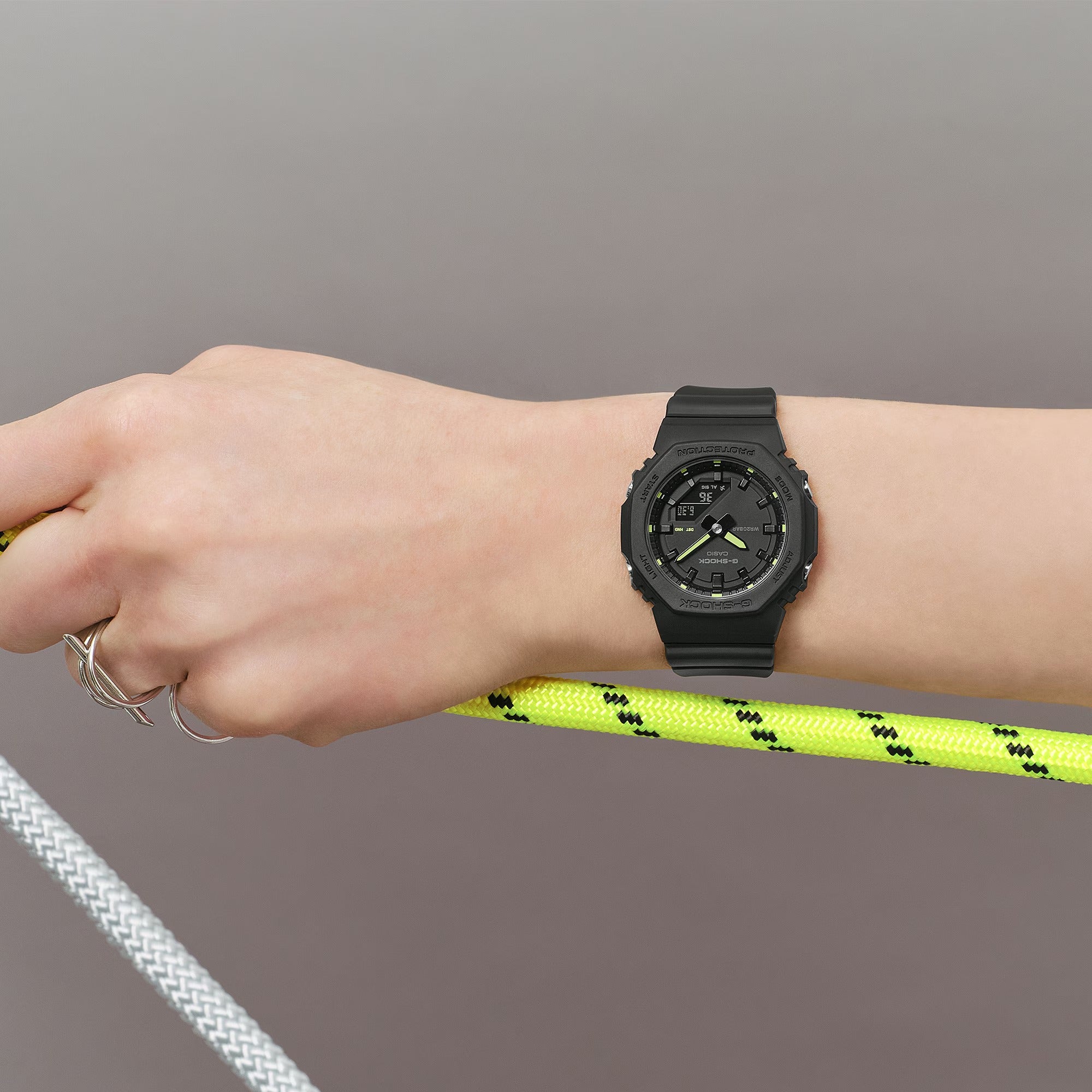 orologio G-SHOCK Classic, colore nero e LANCETTE GIALLO FLUO, 40mm - GMA-P2100SA-1A2ER
