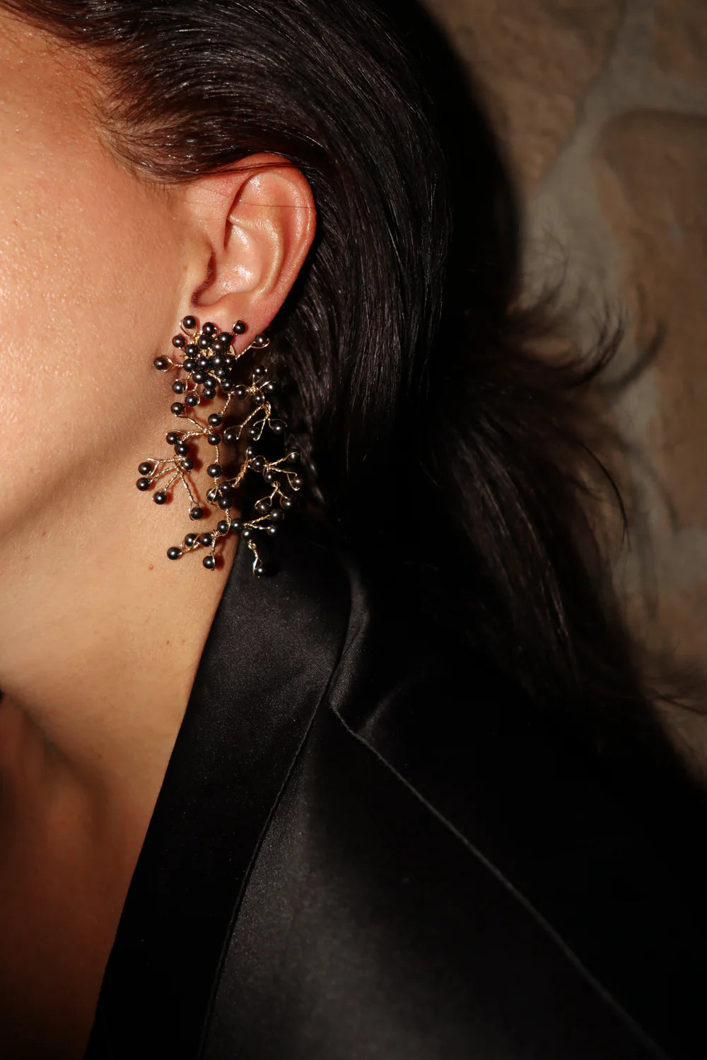 Orecchini LUCEDEIMIEIOCCHI, in argento dorato e perle nere, Collezione Lulù - LDMO 476