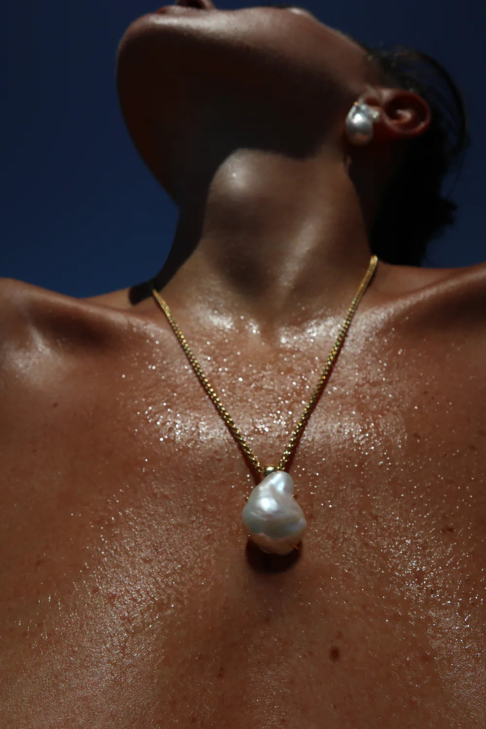 Collana LUCEDEIMIEIOCCHI, in argento dorato e pendente perla freshwater, Collezione Clorinde - LDMO 555