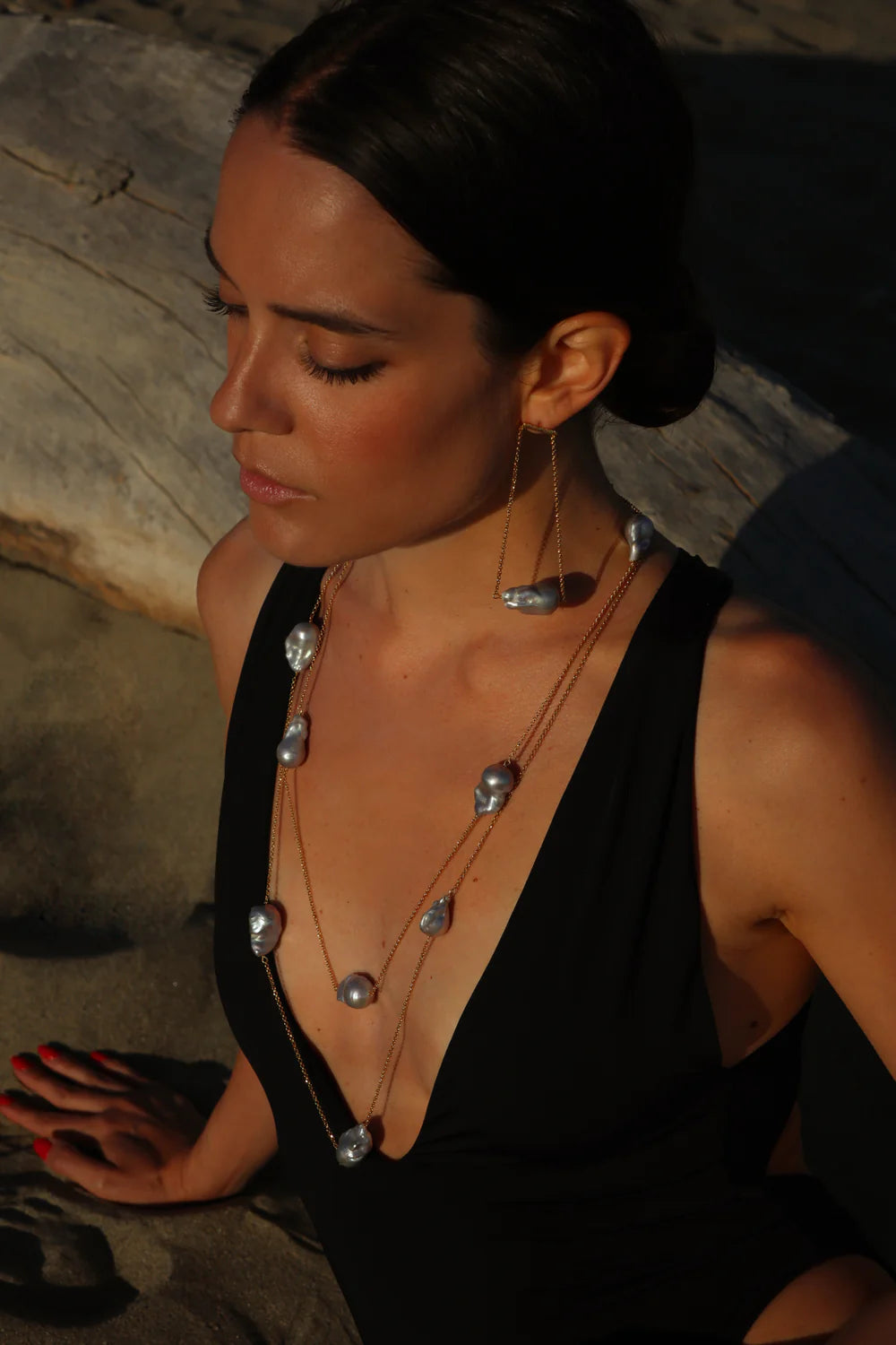 Orecchini LUCEDEIMIEIOCCHI, in argento dorato e perle scaramazze bianche, Collezione Lola Bold - LDMO 767-white