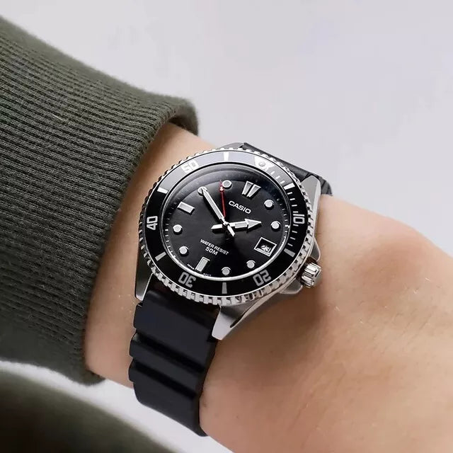 Casio Unisex, cinturino caucciù e quadrante nero, 38.5mm - MDV-10-1A1VEF