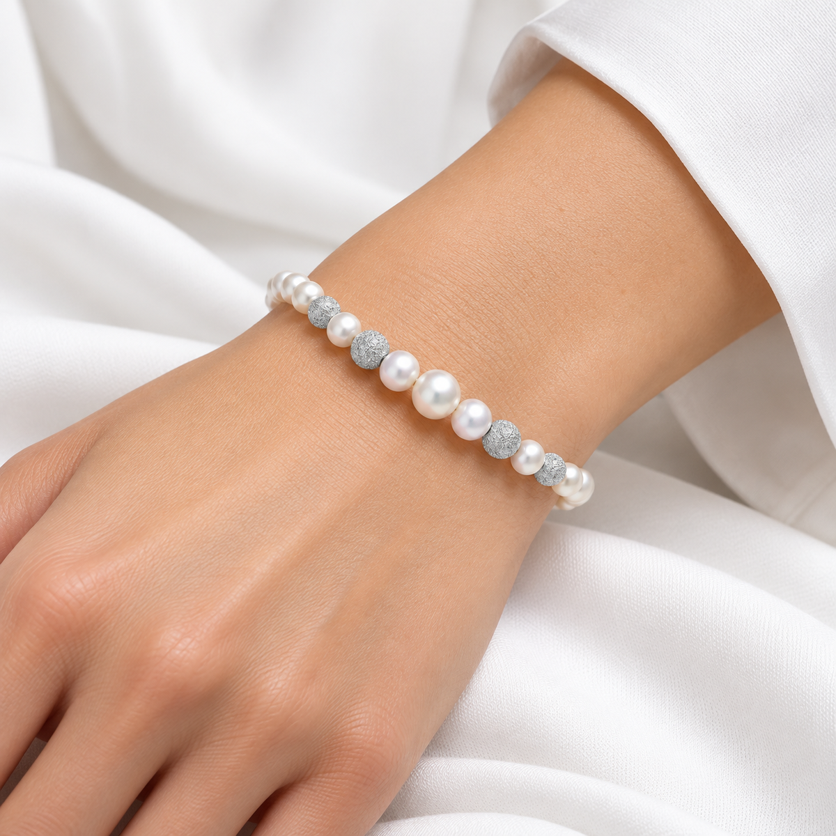 Miluna Bracciale di perle Oriente a scalare con sfere in oro bianco 18 kt diamantate - PBR3850