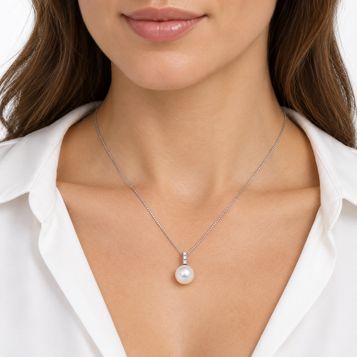 Miluna Collana in oro bianco 18 kt con perla Oriente 8,5-9 mm e diamanti naturali ct 0,045 - PCL6276