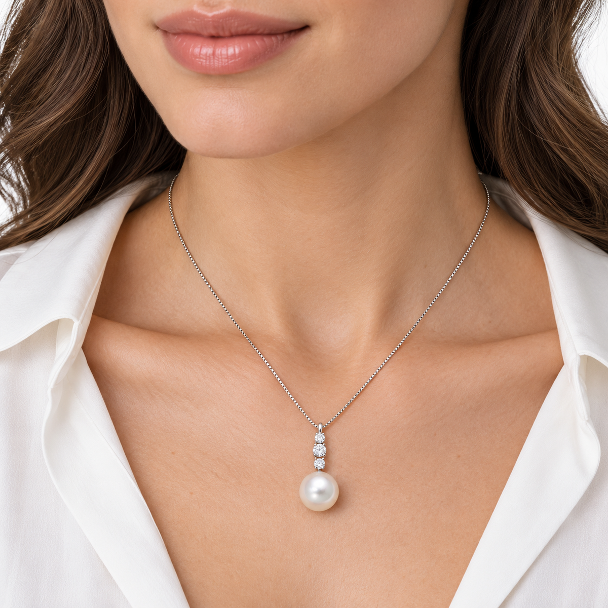 Miluna Collana in oro bianco 18 kt con perla Akoya Antiqua Special Selection 8-8,5 mm e diamanti naturali ct 0,09 - PCL6465