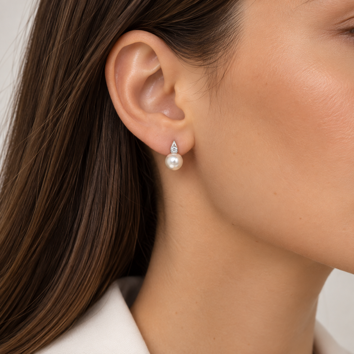 Miluna Orecchini di Perle — Oro bianco 18 kt con perle d'acqua dolce 7–7,5 mm e diamanti - PER2981