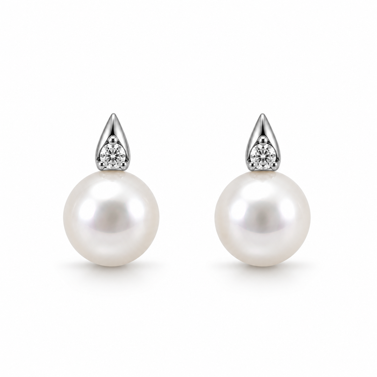Miluna Orecchini di Perle — Oro bianco 18 kt con perle d'acqua dolce 7–7,5 mm e diamanti - PER2981