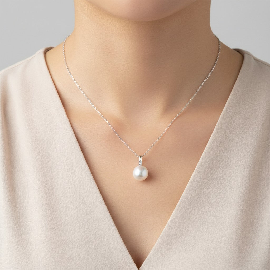 Pendente Miluna in oro bianco 18kt, diamanti sul gambo, e perla orientale di acqua dolce, 7-7.5mm - PFD970