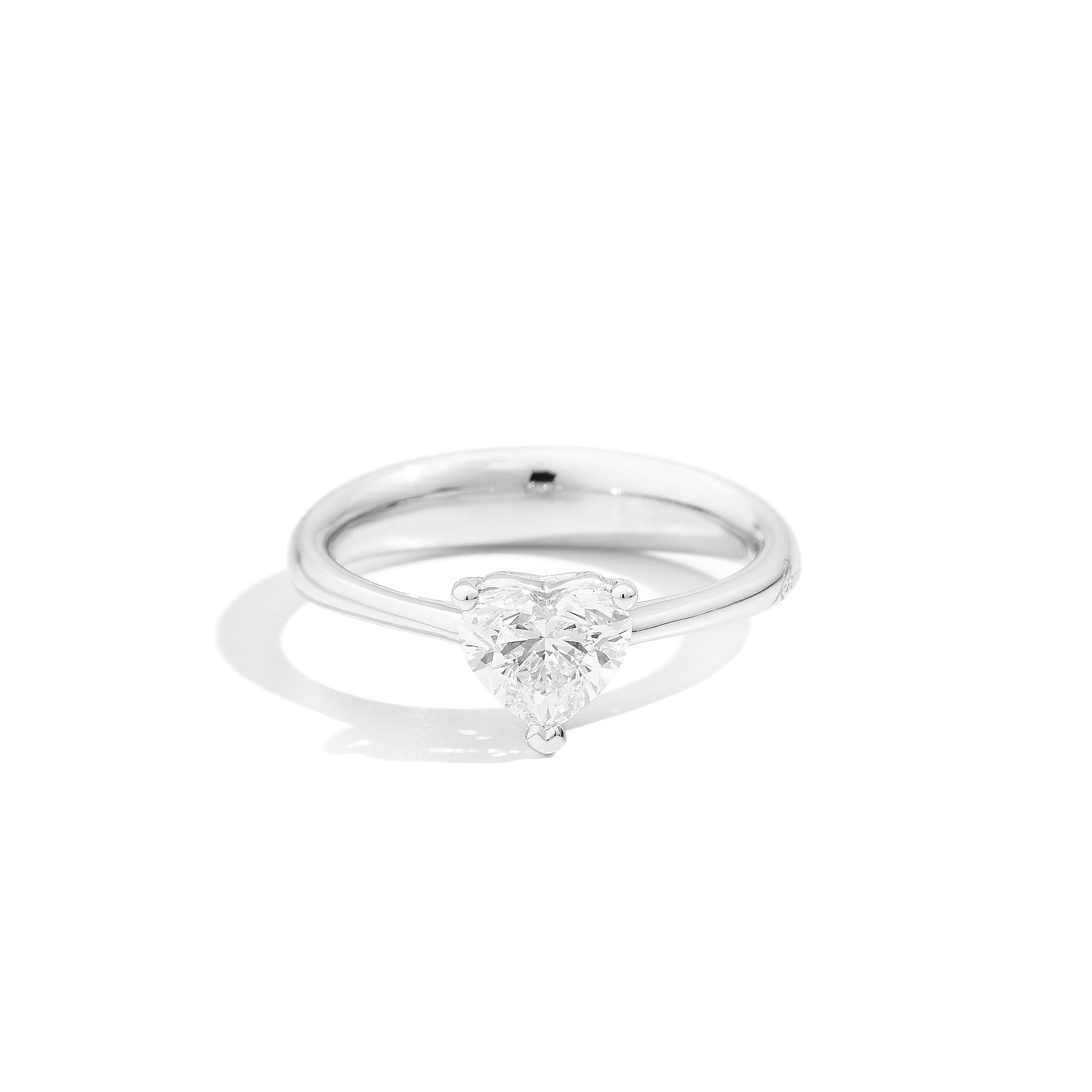 Anello Solitario oro bianco con diamante a cuore, 0.38ct - R67SO012/037