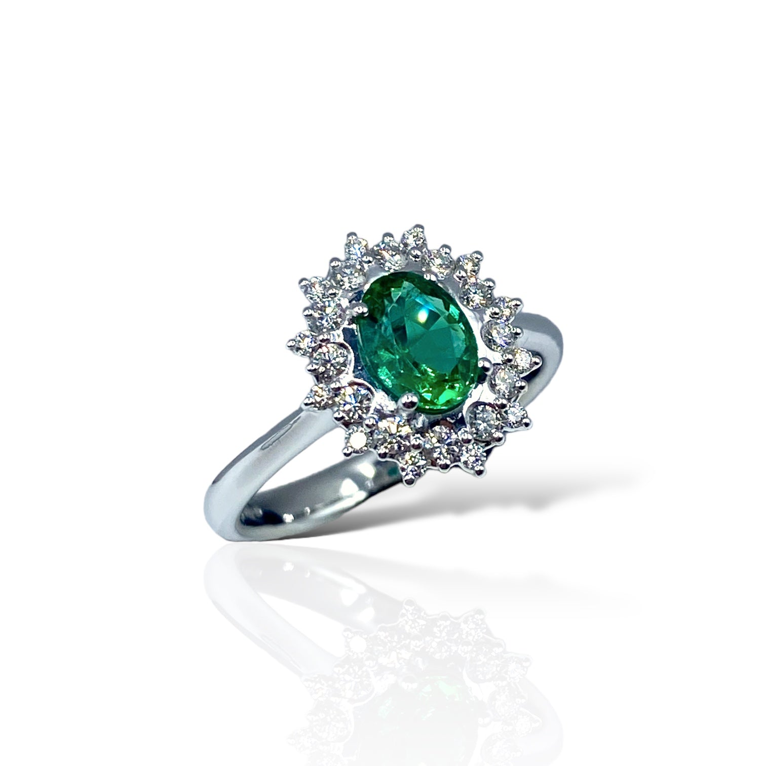 Anello Recarlo, collezione Camelia, in Oro Bianco 18kt, giro di Diamanti e Smeraldo centrale, 0.31ct di smeraldi - R77CC001/SM