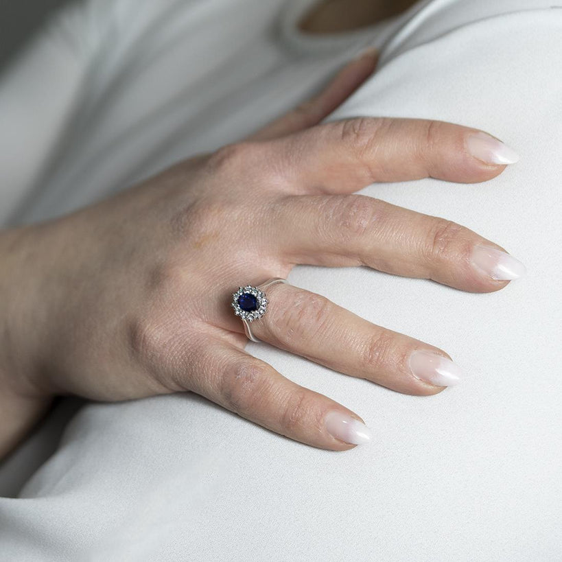 Anello Recarlo in oro bianco 18kt, zaffiro taglio ovale e giro di diamanti, 1.82ct di zaffiri - R79CC022/ZB045