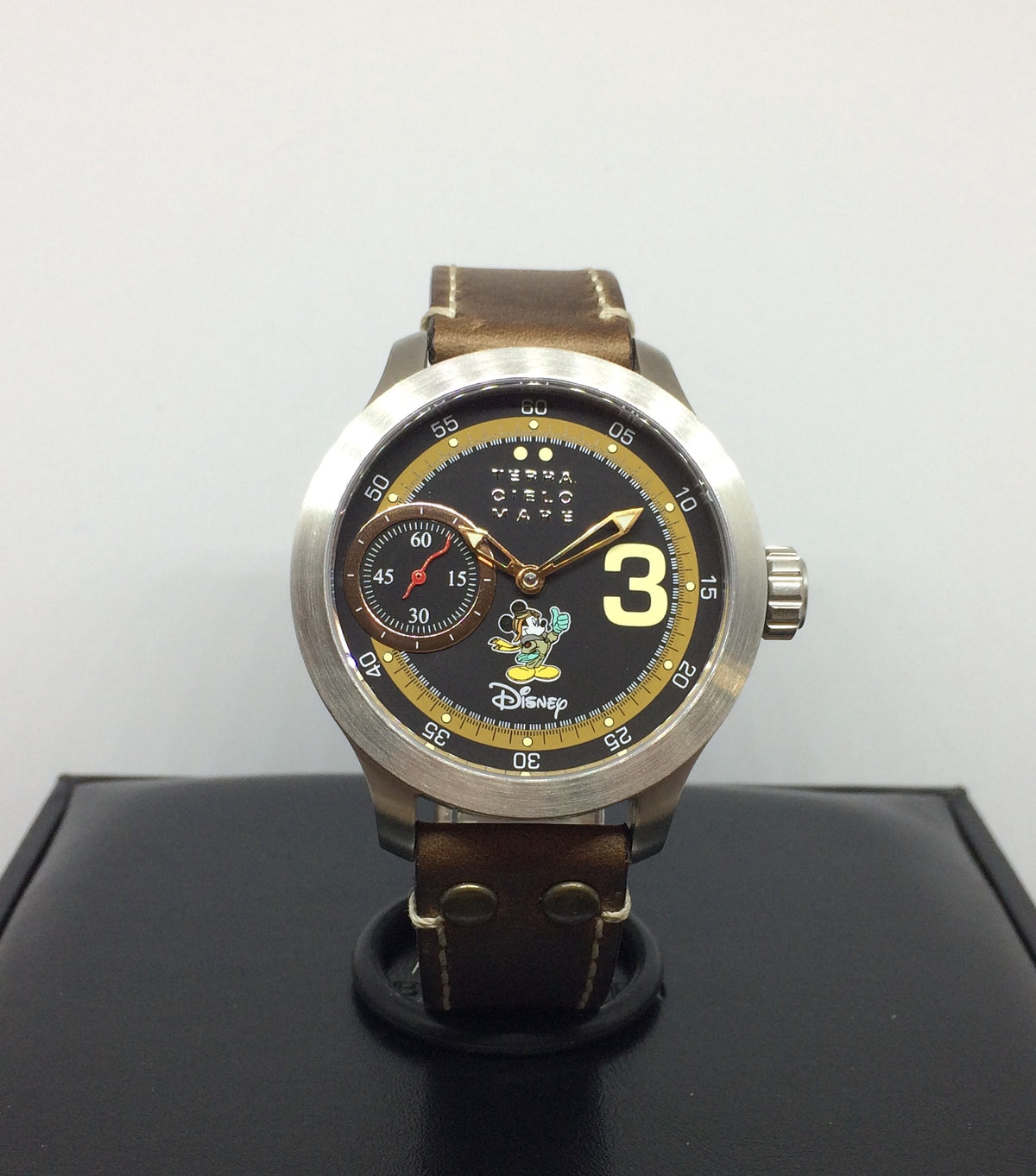 Orologio Terra Cielo Mare Disney Topolino Aviatore — 44 mm — Carica manuale Unitas 6497.1 con piccoli secondi, quadrante nero — NOS con scatola e garanzia originali - TC3000AC3PA