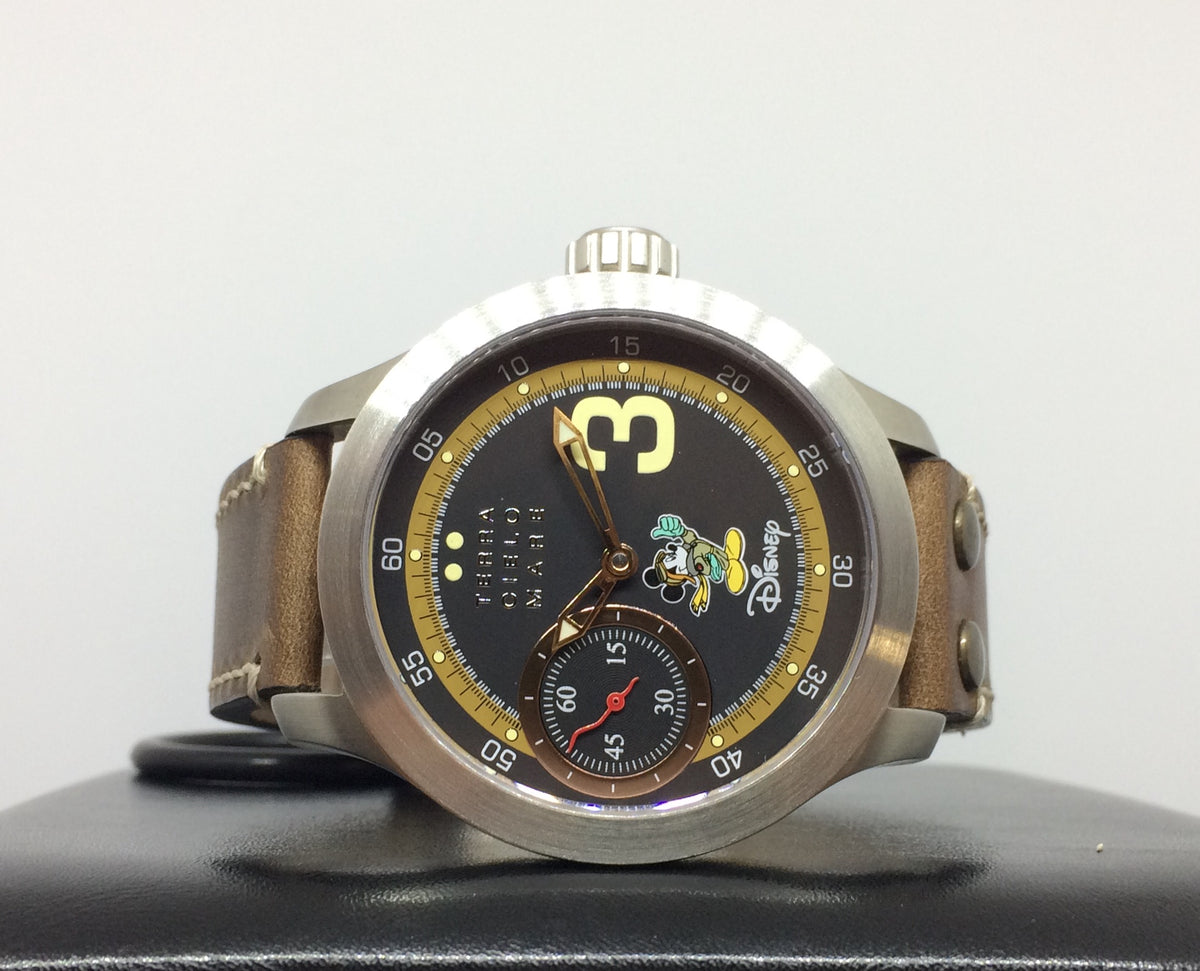 Orologio Terra Cielo Mare Disney Topolino Aviatore — 44 mm — Carica manuale Unitas 6497.1 con piccoli secondi, quadrante nero — NOS con scatola e garanzia originali - TC3000AC3PA