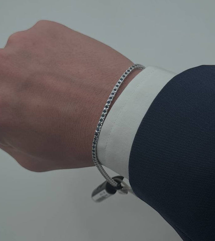 Gioielleria Cola Bracciale tennis in oro bianco 18kt con 1.23ct di zaffiri blu, 17cm length.