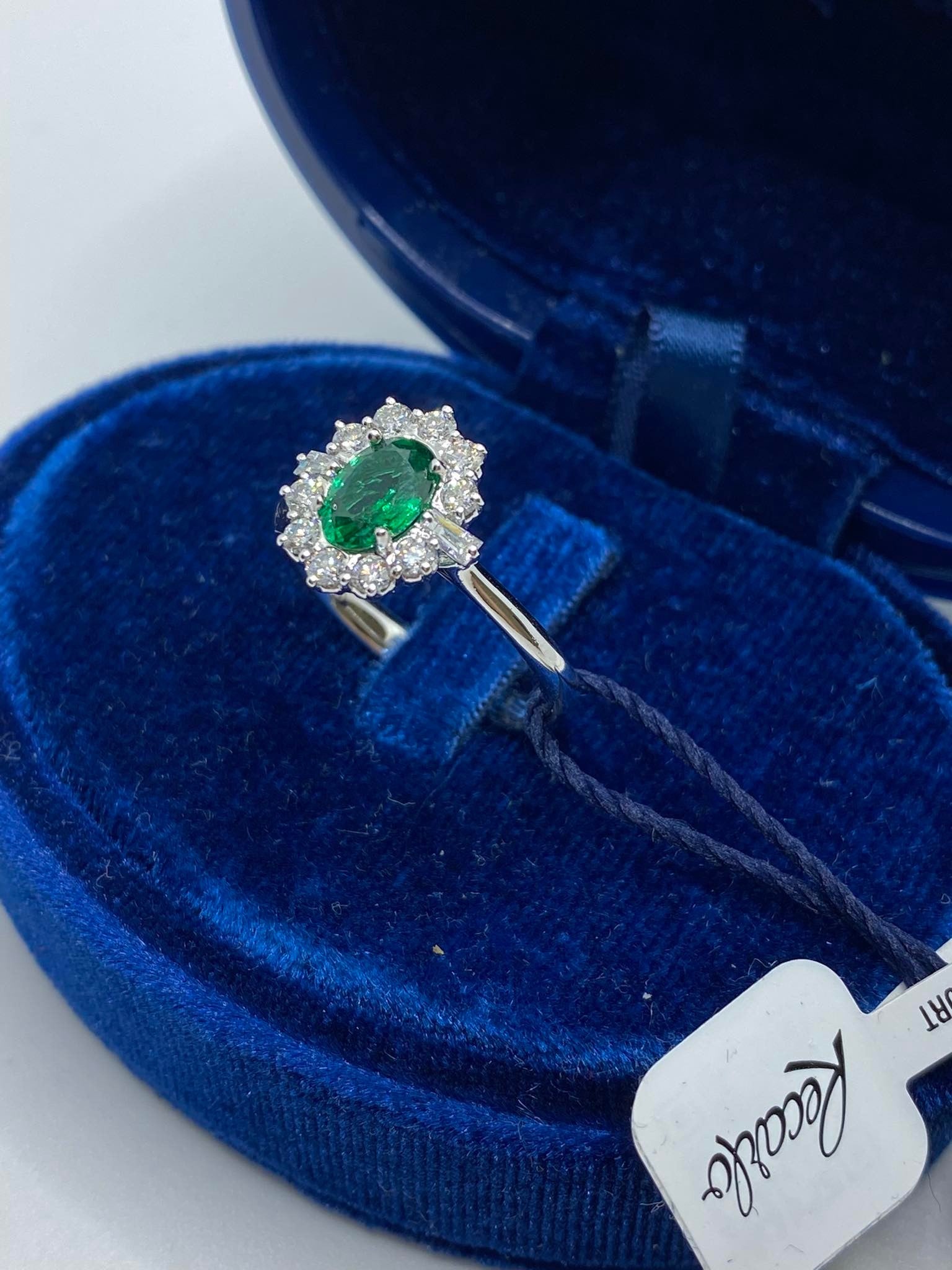 Anello Recarlo in oro bianco, smeraldo e diamanti, 0.83ct di smeraldi - R79CC001/SM030