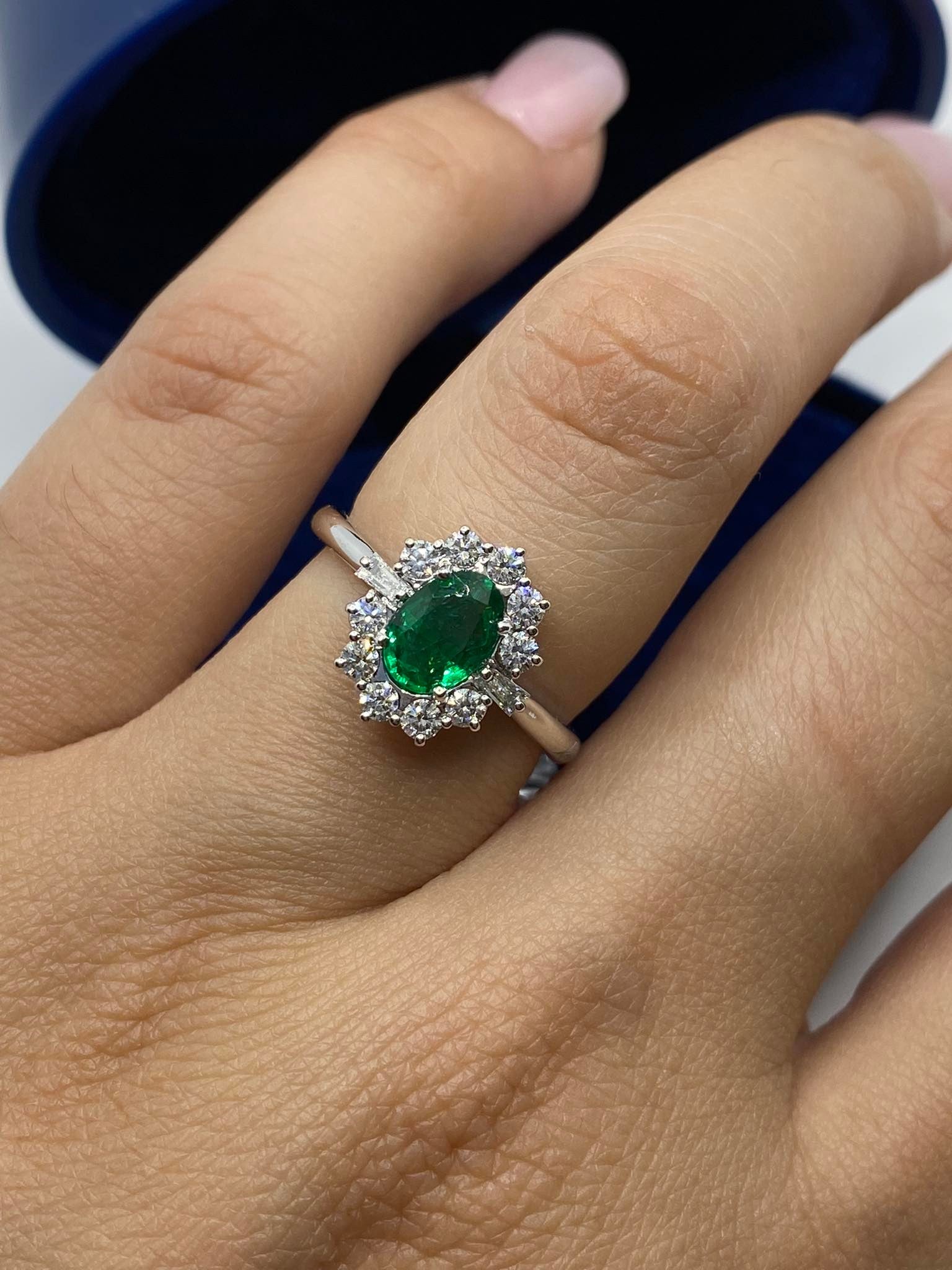 Anello Recarlo in oro bianco, smeraldo e diamanti, 0.83ct di smeraldi - R79CC001/SM030